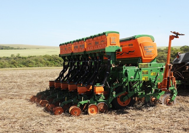i8352